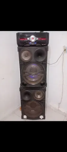 Som com duas caixas para vender logo