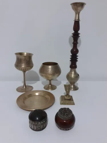 Conjunto de peças de bronze e outros metais