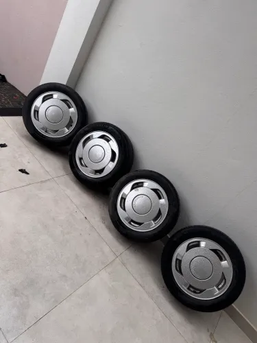 JOGO DE RODAS R15 ORBITAIS ORIGINAIS VW,COM OS 4 PNEUS AINDA POUCO USADOS 