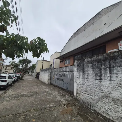 Imóvel para venda possui 2200 metros quadrados em Macuco - Santos - SP
