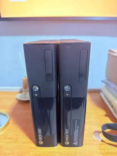2X XBOX 360 PARA REPARO COM HD.