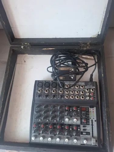 Mesa beringher 1202