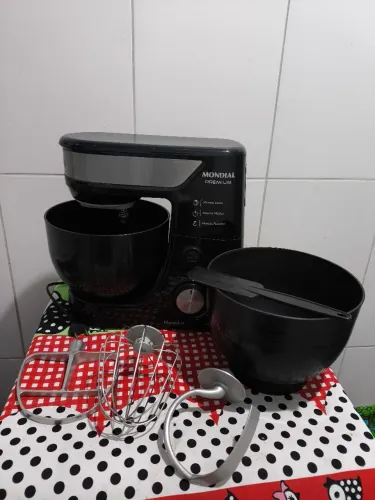 Batedeira planetária mondial 500w semi nova