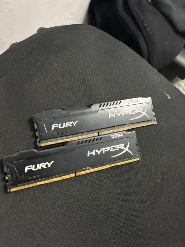 HYPERX 2x4gb RAM (8gb de ram no total)(2400MHZ)