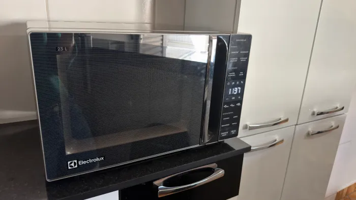 Micro-ondas Electrolux 23L Prata