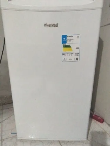 O Frigobar Consul 117L CRC12C