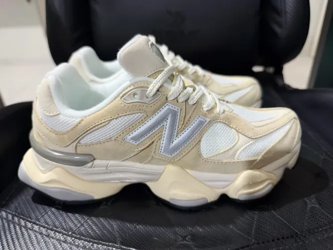 Tênis New Balance 9060 - tamanho 37