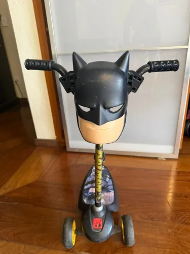 Patinete Infantil Skatenet Batman Bandeirante com Máscara - 3 Rodas