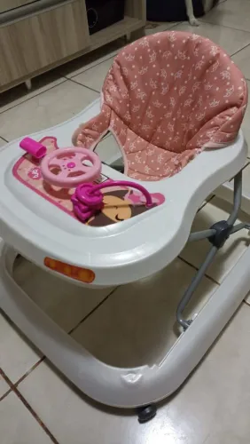 Vende-se andador infantil.
