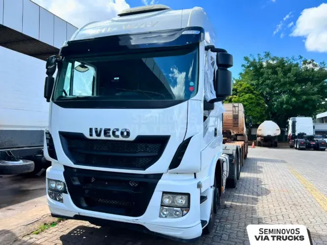 Caminhão Iveco Stralis Hi-way 440 6x2 2021/2022 Revisado