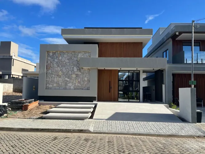 More bem, casa no condomínio Sunville para vendai