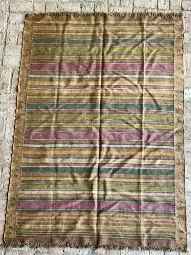 Tapete kilim novo , feito a mão tons terrosos 247 x 168 cm nunca usado
