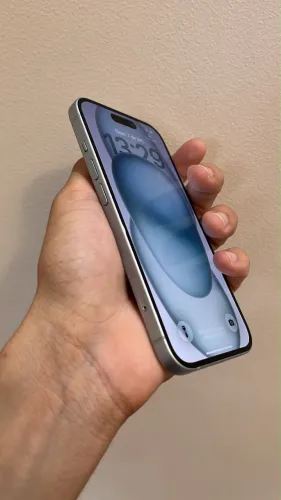 iPhone 15 128 gb todo original ?