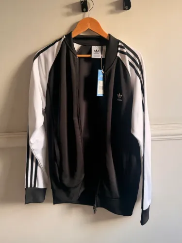 Moletom Adidas com etiqueta