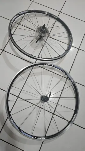 Rodas Shimano 700 WH-RS11 (Par) - Ótimo estado!