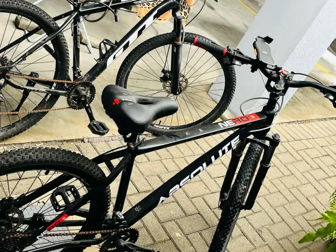 Vendo 2 bike semi nova desapego ambas em perfeito estado!