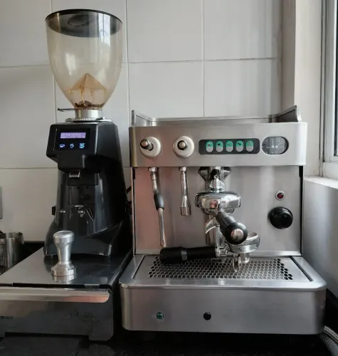 MAQUINA CAFÉ ESPRESSO PROFISSIONAL ACOMPANHA MOINHO