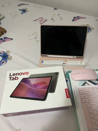 TABLET LENOVO 10.1 (com capinha, caneta touth e teclado) 3 meses de uso