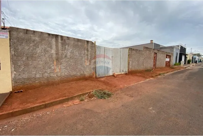 Terreno À Venda, Com Ótima Localização No Bairro Cidade Jardim em Ituiutaba-MG.