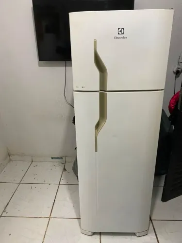 Vendo, uma geladeira bem boa, bem conservada até demais, Electrolux