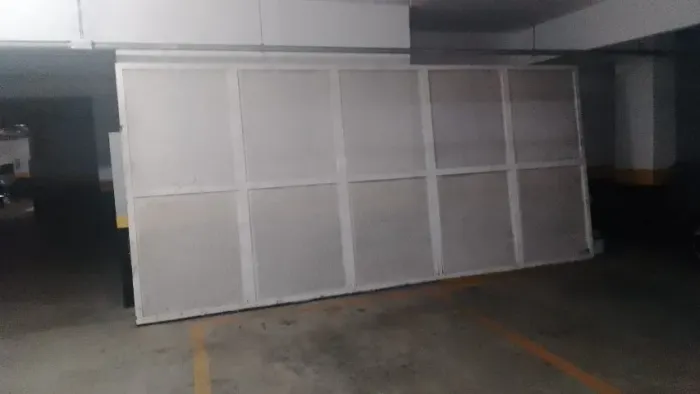 2 Portões de Garagem Saída de Veiculos de Condominio