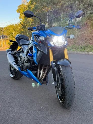 MOTO SUZUKI GSX-S 750A
