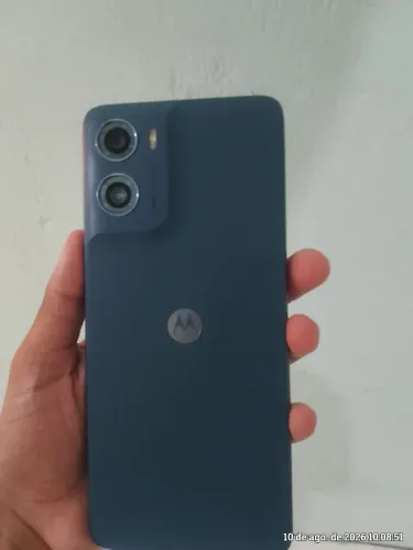 Celular semi-novo sem muitas marcas de uso, carregador original, caixa do celular e chave