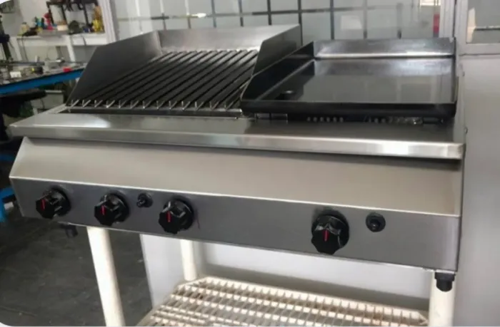 Churrasqueira Char Broiler a Gás Profissional com Chapa e Grelha