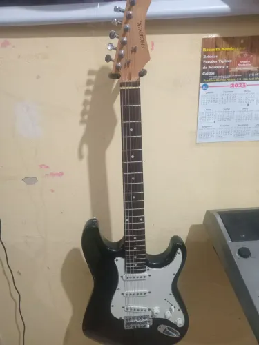 Guitarra funcionando em perfeita condiçoes