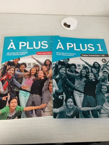 A plus 1 . Livro + caderno de exercícios de francês 
