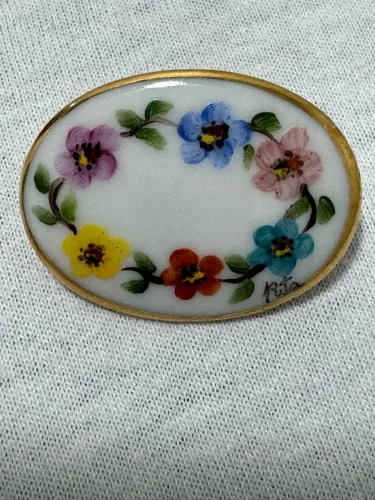 BROCHE ANTIGO PORCELANA PINTADO À MÃO- BORDA FILETADA OURO