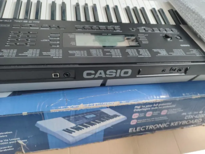 TECLADO CASSIO CTK-4200 + FONTE ORIGINAL+ SUPORTE+ CAIXA