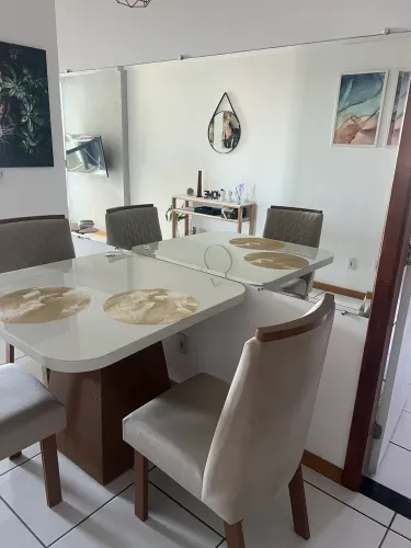 Mesa e espelho