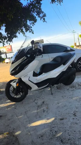 Vendo essa linda scooter zontes ano 2025