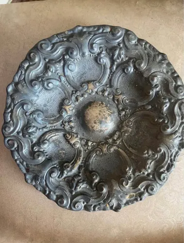 Antigo medalhão em metal estilo D João V Diam