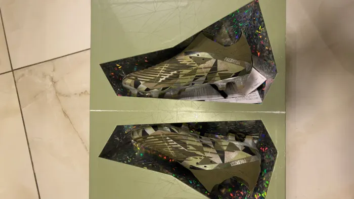 CHUTEIRA PREDATOR ADIDAS X SWAROSKY