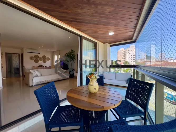 Apartamento com varanda e lazer a uma quadra da Praia das Asturias, Guaruja