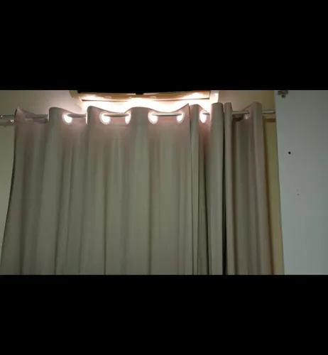 Vendo cortina blecaute na cor bege, cinza e brano com suporte valor 35 reais  