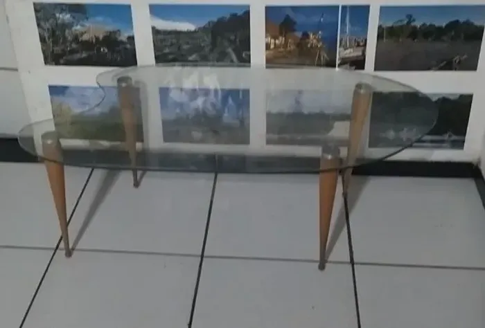 Vendo mesinha de centro de vidro 