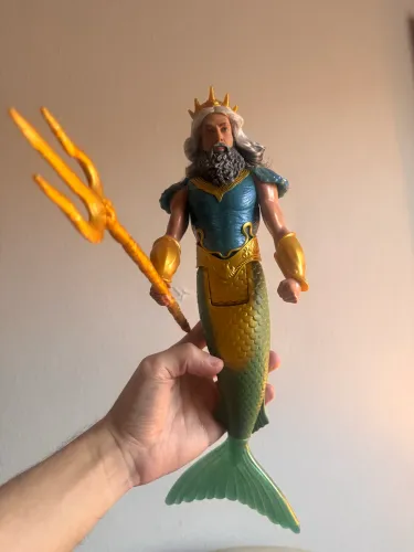 Boneco rei tritão live action Ariel