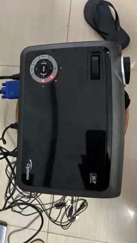 Vendo projetor Optoma com tecnologia DLP, conforme fotos.