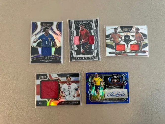 Cards select road to fifa 2026 relic e autograph