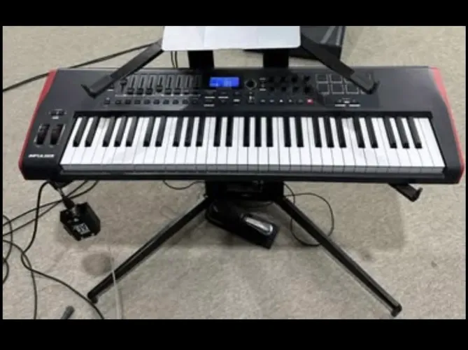Vendo controlador Novation Impulse 61 + Bag com interior de veludo