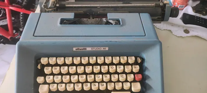 Máquina de datilografia Olivetti, manual