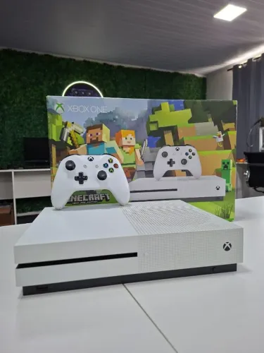 Xbox One S 500gb versão Minecraft + Controle Original + 3 Jogos digitais, aparelho revisad