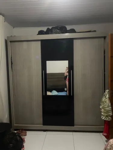 Guarda-roupa semi novo