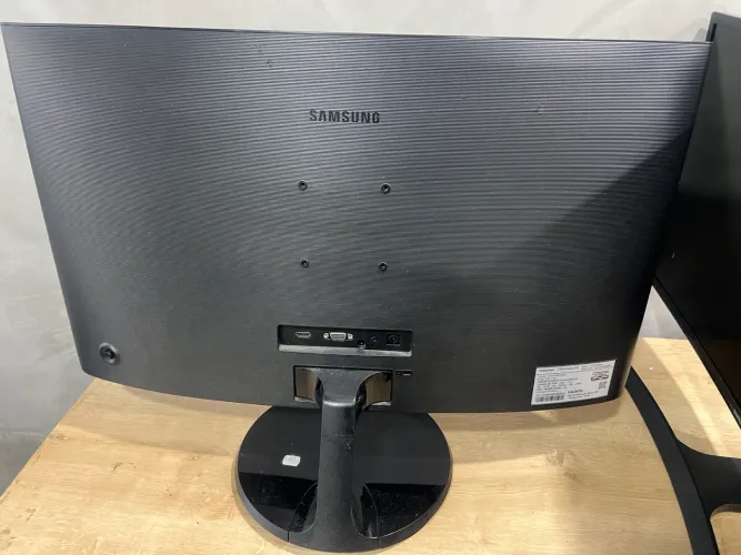 Monitor Curvo Samsung 27" Full HD Lc27f390, HDMI, VGA, Freesync, Preto - Série Cf390