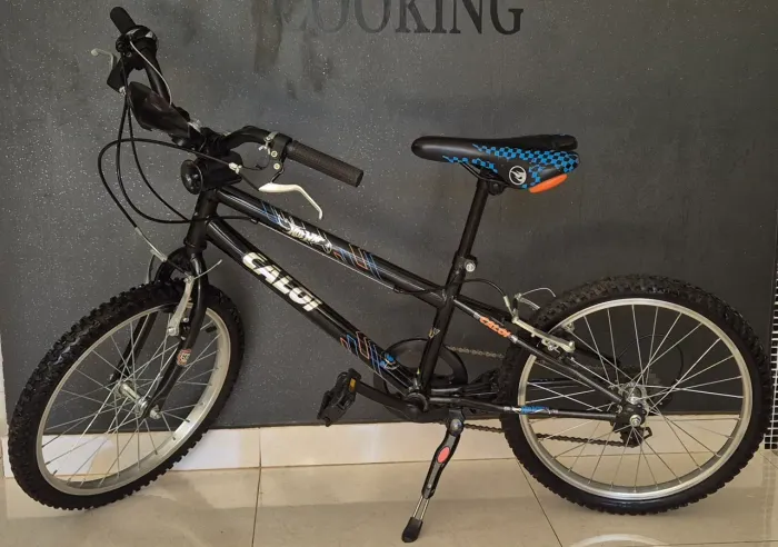 Bicicleta Infantil Caloi Hotwheels aro 20 com Marchas