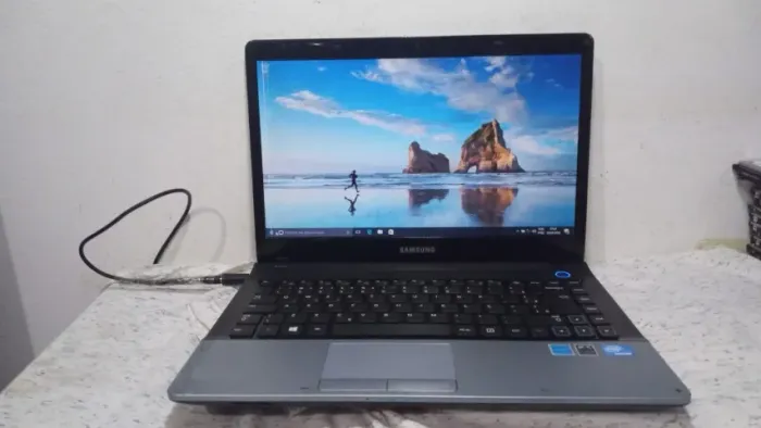 Notebook Samsung Np300e4C 4Gb Ram Hd 260 usado bom estado