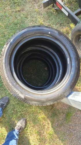 Vendo pneu 215/55r17 bridgestone